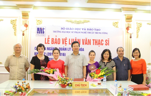 Lễ bảo vệ luận văn Thạc sĩ của hai học viên Nông Linh Hương và Nguyễn Thị Thu Trang