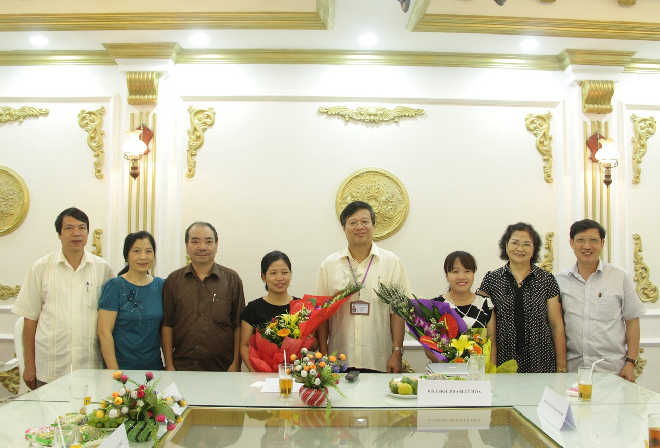 Lễ bảo vệ luận văn Thạc sĩ của hai học viên Nguyễn Thanh Thủy và Đỗ Thị Huyền Trang