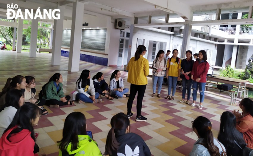 Câu lạc bộ Nữ sinh Bách khoa giúp nhiều sinh viên nữ khối khoa học, kỹ thuật tự tin trong học tập và rèn luyện. Ảnh: T.L