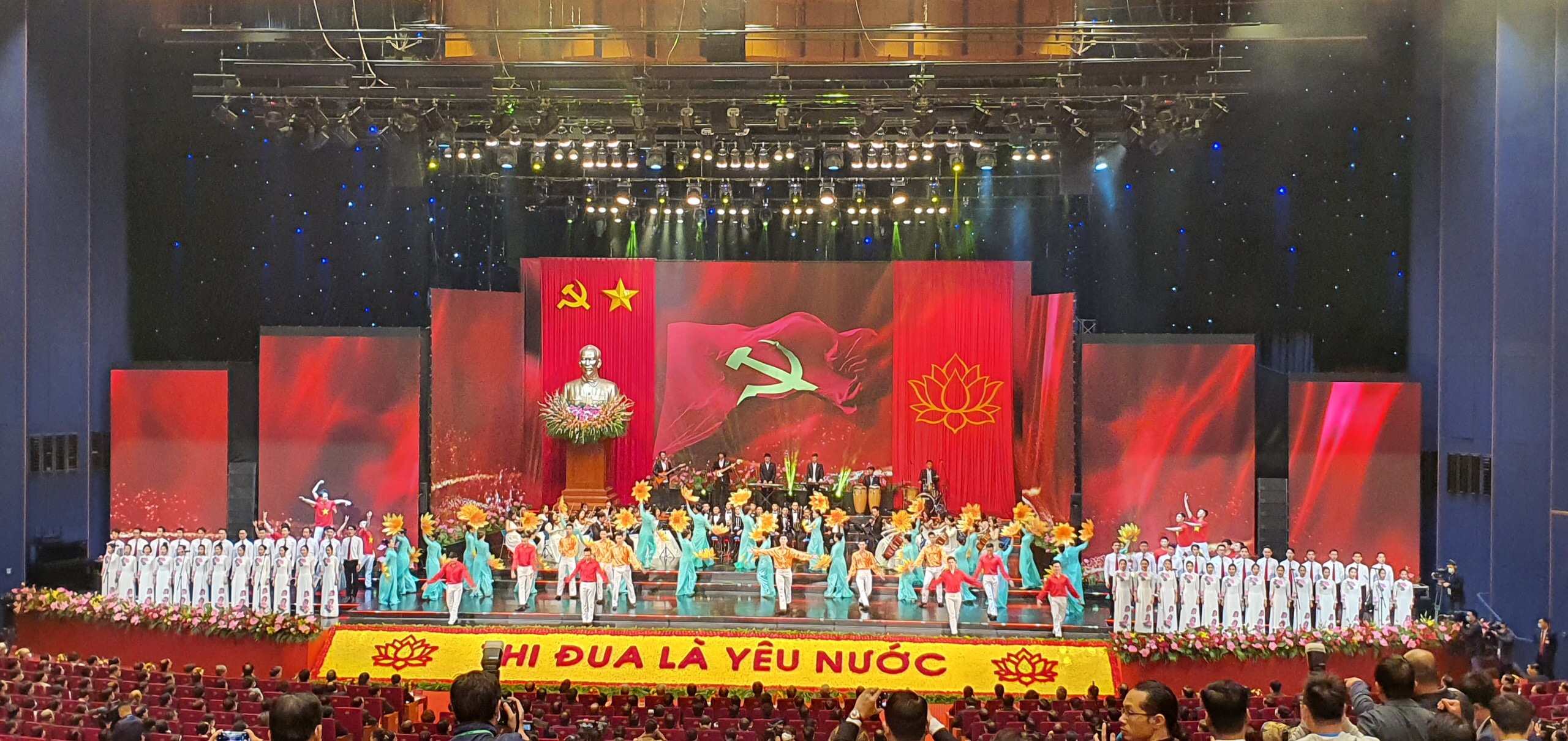 Sinh viên NUAE vinh dự được biểu diễn tại Đại hội Thi đua yêu nước toàn quốc lần thứ X, năm 2020