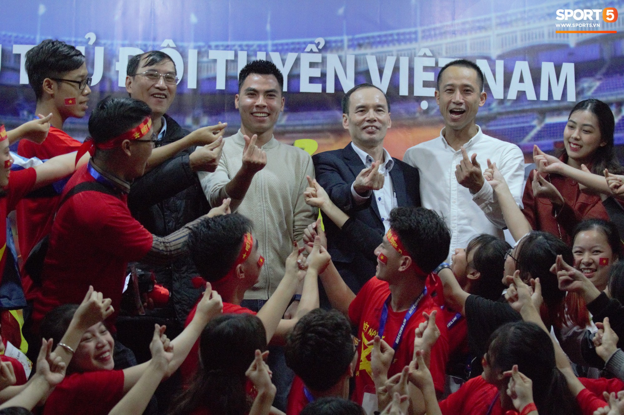 Nhà vô địch Phạm Đức Huy truyền cảm hứng cho sinh viên Học viện Công nghệ Bưu chính Viễn thông