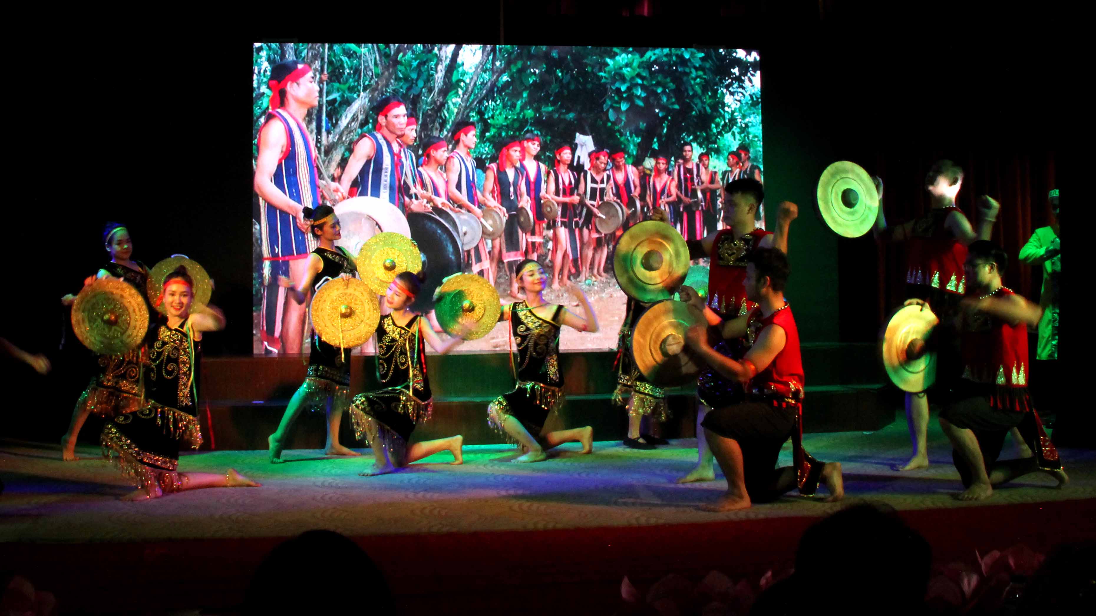 Ấn tượng với bài thi tốt nghiệp của sinh viên Văn hóa Nghệ thuật