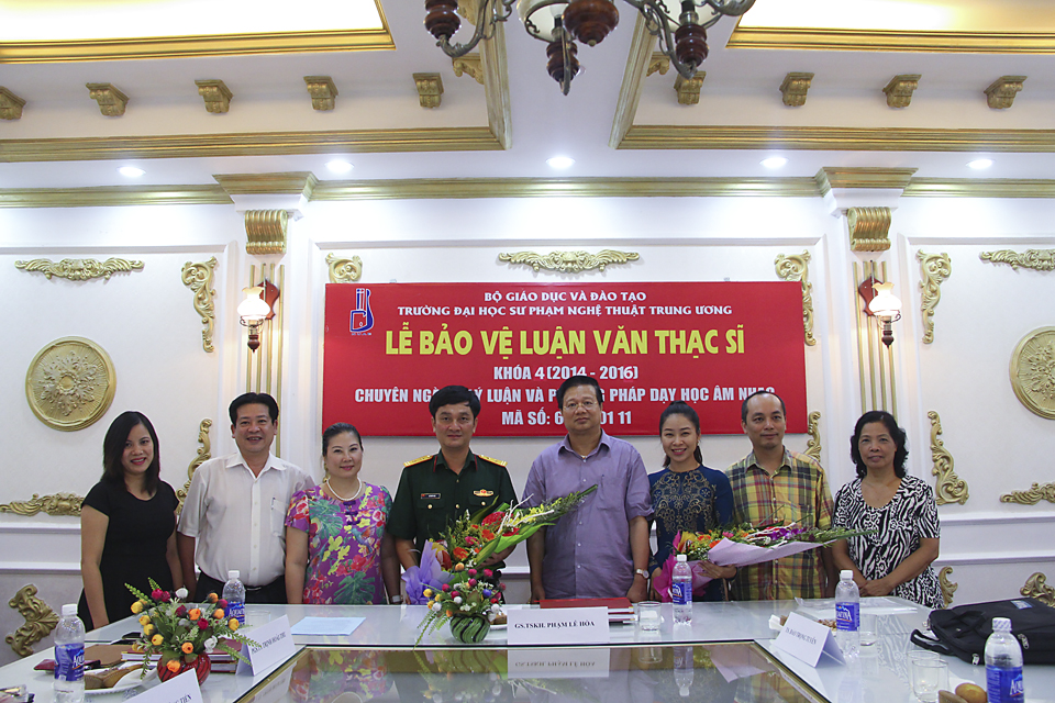Lễ bảo vệ luận văn Thạc sĩ của hai học viên Nguyễn Bích Hằng và Hồ Hữu Thái