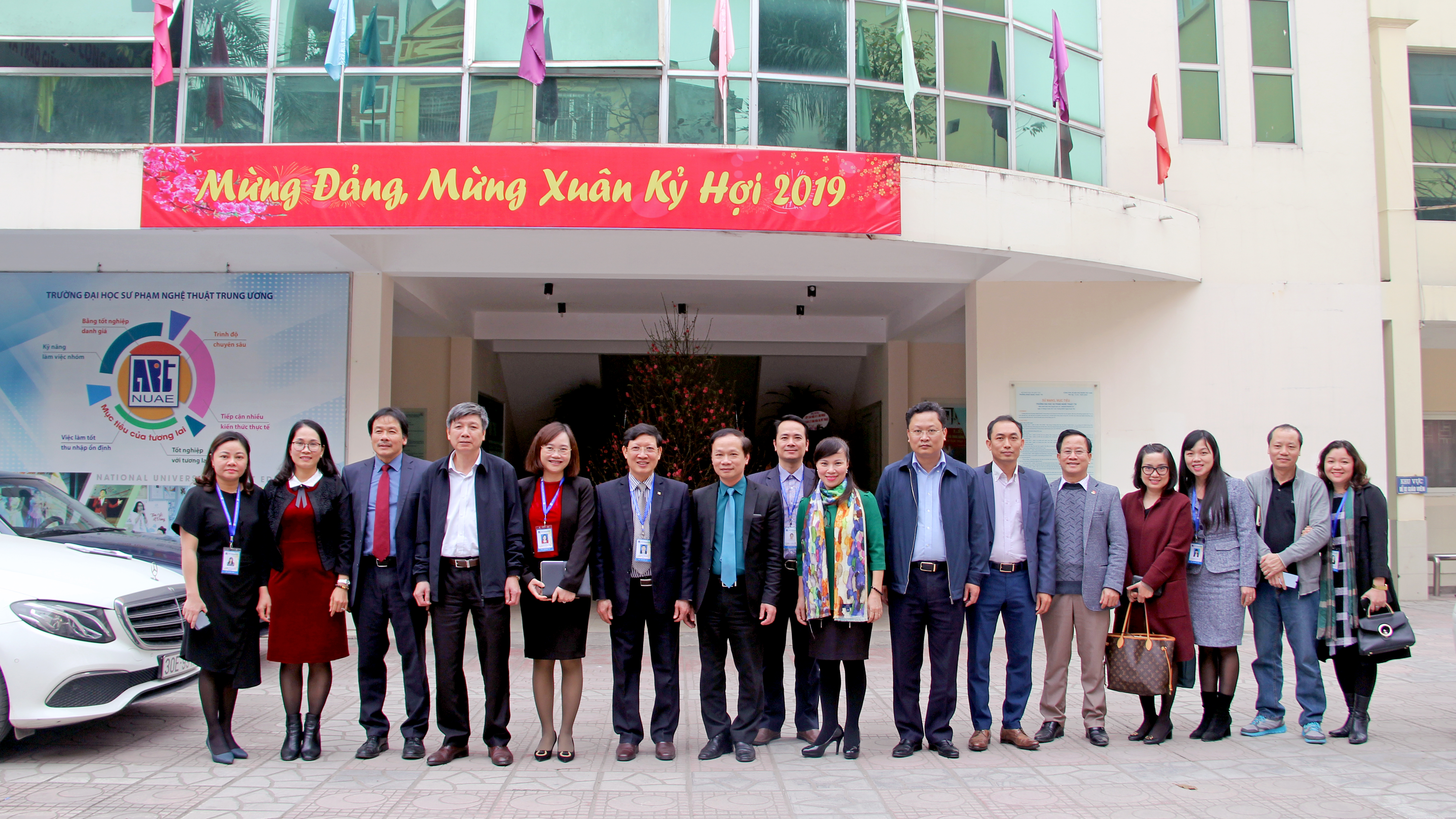 Đoàn công tác của Ủy ban Văn hóa, Giáo dục, Thanh niên, Thiếu niên và Nhi đồng - Quốc hội khóa XIV làm việc với Trường ĐHSP Nghệ thuật TW