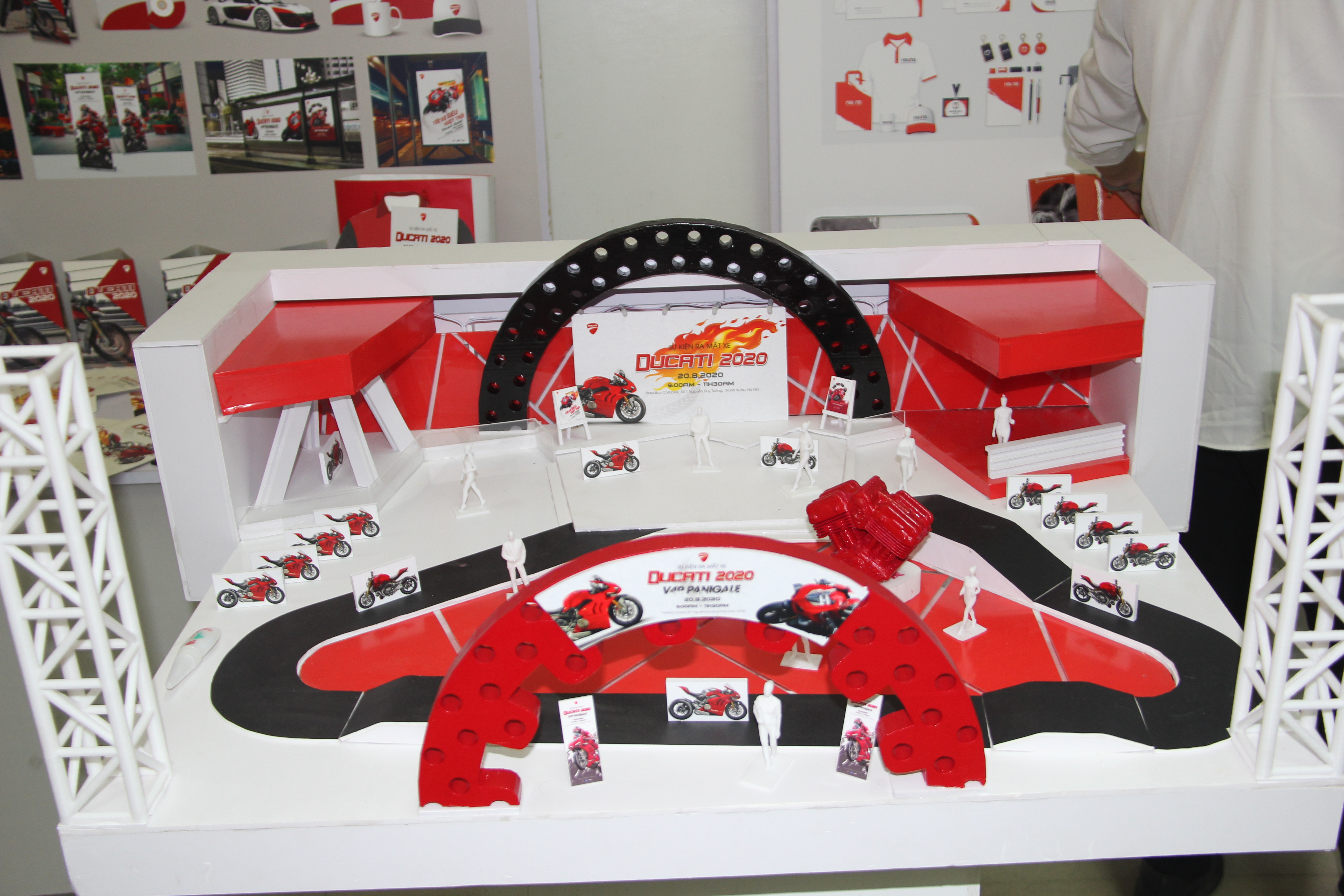 Lễ bảo vệ đồ án tốt nghiệp Đại học Thiết kế Đồ họa khóa VII (2015 - 2020) Trường Đại học Sư phạm Nghệ thuật Trung ương