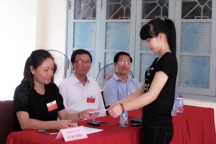 Cử tri- sinh viên Trường ĐHSP Nghệ thuật Trung ương tham gia bầu cử đại biểu Quốc hội khóa XIV và đại biểu HĐND các cấp nhiệm kỳ 2016 - 2021