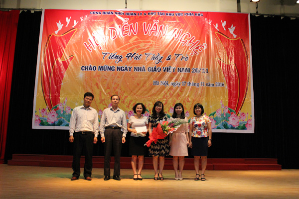 Tưng bừng Hội diễn văn nghệ chào mừng kỷ niệm 34 năm Ngày Nhà giáo Việt Nam