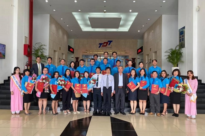 Bế giảng Lớp lý luận và nghiệp vụ công tác công đoàn cho cán bộ công đoàn Tỉnh Khánh Hòa