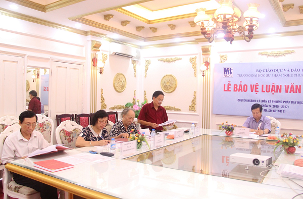 Lễ bảo vệ luận văn Thạc sĩ của hai học viên Nguyễn Thị Tố Nga và Hồ Nhật Minh