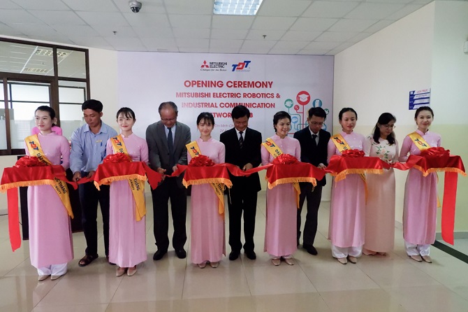 Khánh thành Phòng thí nghiệm robot và Mạng truyền thông công nghiệp