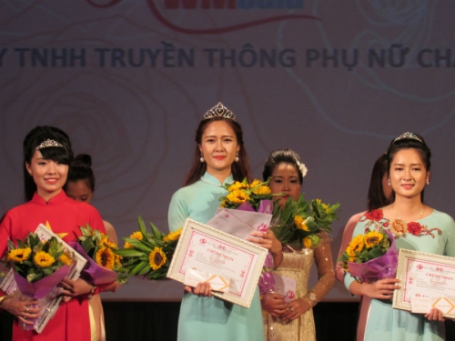Sinh viên Trường Đại học Sư phạm Nghệ thuật TW đăng quang Hoa khôi ảnh cuộc thi “Em và Hoa”
