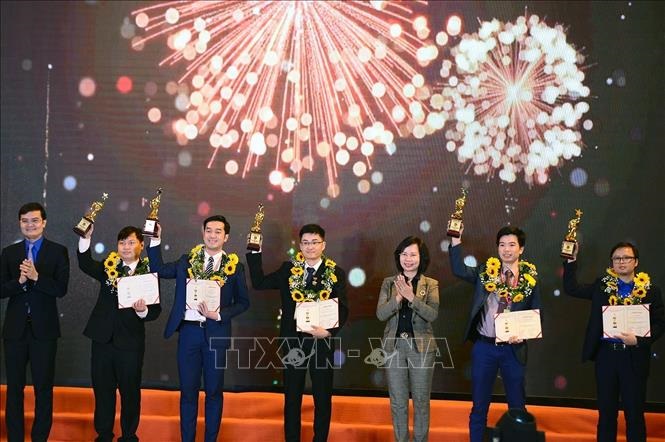 Giảng viên Đại học Tôn Đức Thắng được trao Giải thưởng Quả cầu vàng 2020