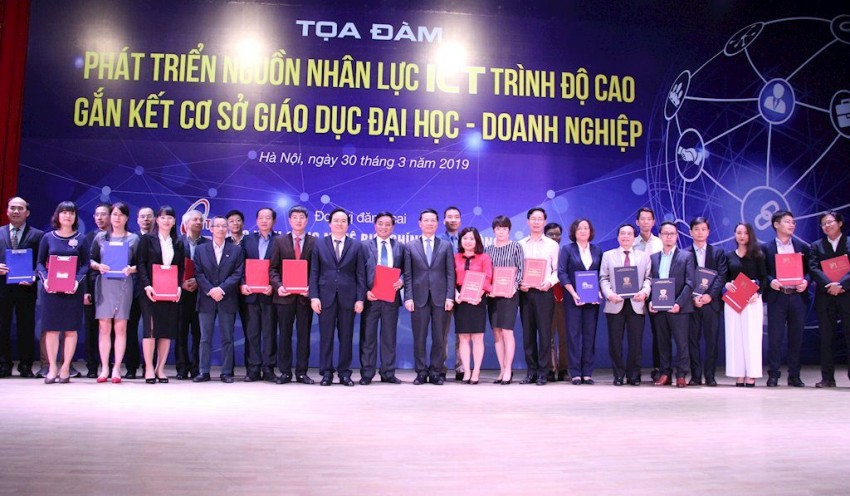 PTIT ký kết hợp tác nghiên cứu, đào tạo trong lĩnh vực ICT với CMC, FPT Telecom