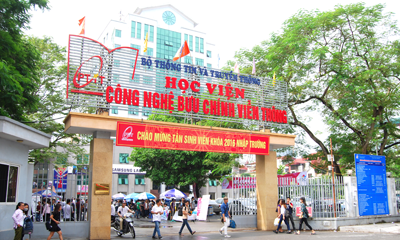 Tân sinh viên khóa 2016 háo hức làm thủ tục nhập học