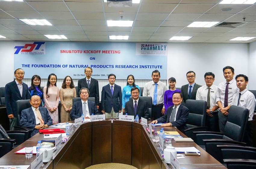 Viện nghiên cứu sản phẩm tự nhiên của Đại học Tôn Đức Thắng và Đại học quốc gia Seoul