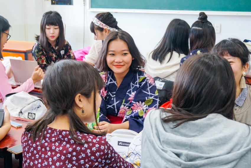 Sinh viên Đại học Tôn Đức Thắng giao lưu văn hóa với học sinh Trường trung học Osaka Sakurazuka, Nhật Bản