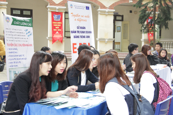 Ngày hội Tư vấn tuyển sinh, định hướng nghề nghiệp năm học 2015 - 2016 tại Trường THPT Phan Đình Phùng