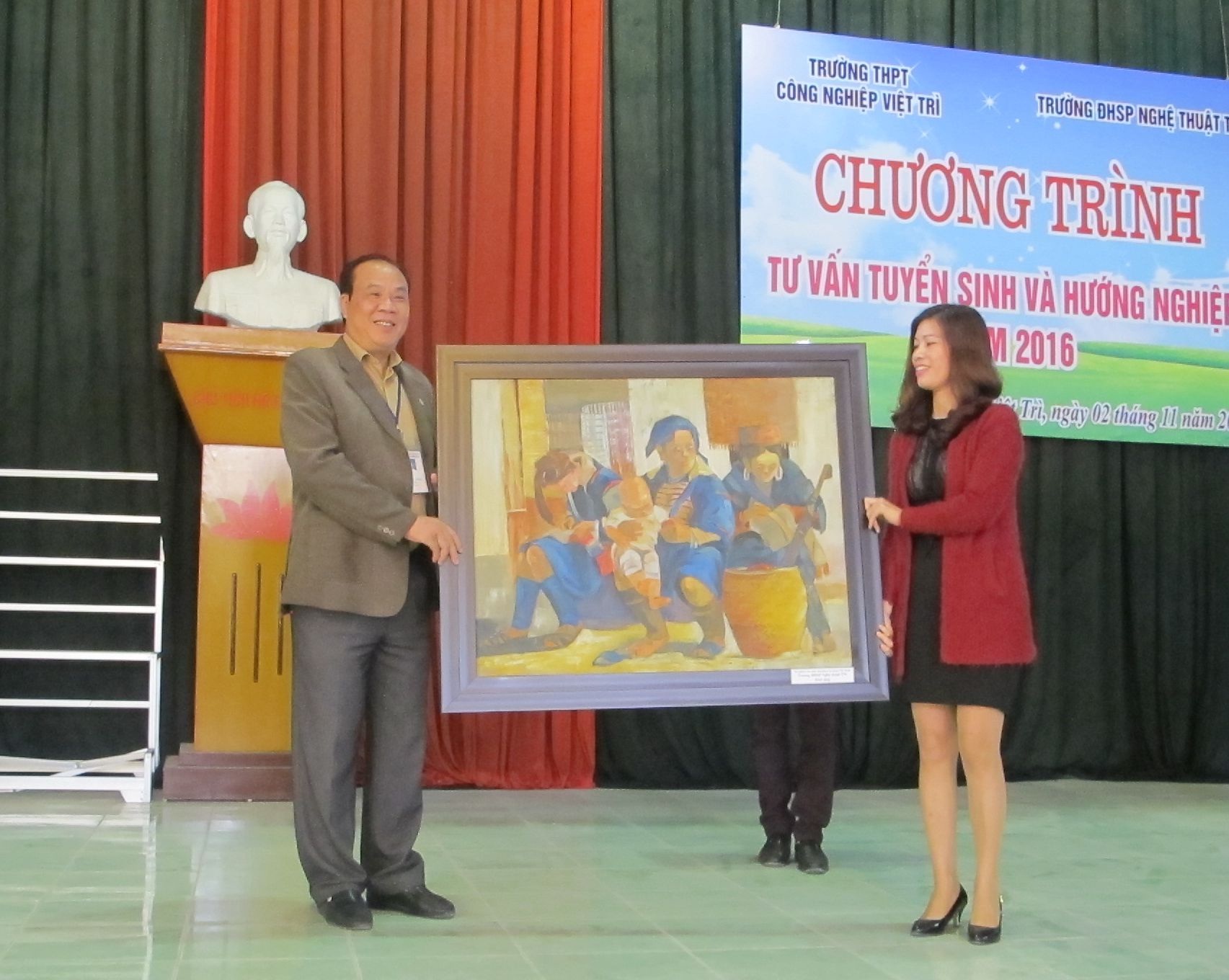 Tư vấn tuyển sinh và hướng nghiệp tại trường THPT Công nghiệp Việt Trì