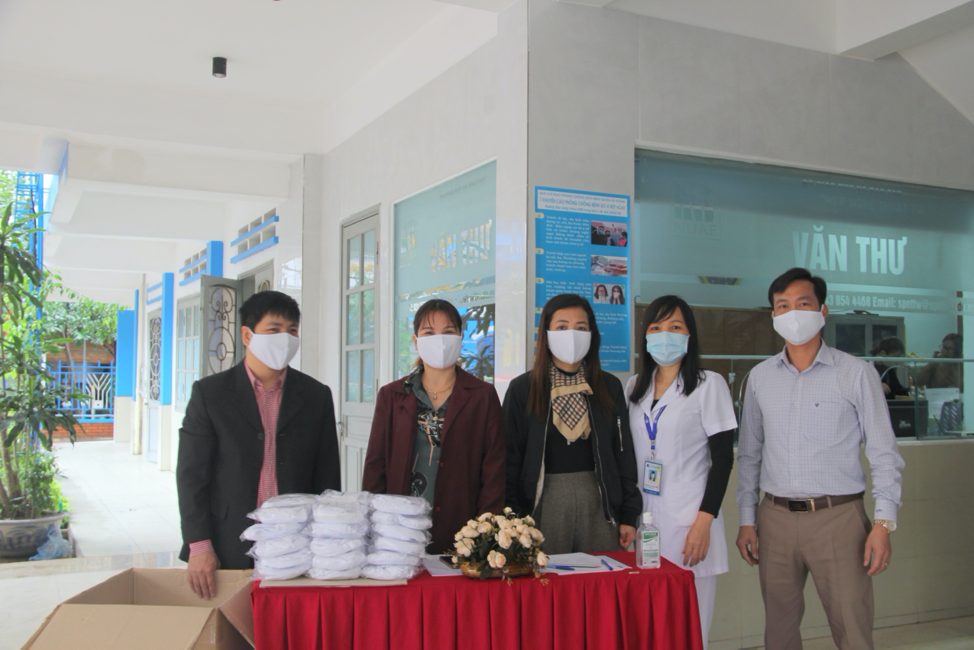 Công đoàn NUAE phát tặng khẩu trang cho toàn thể đoàn viên công đoàn trường