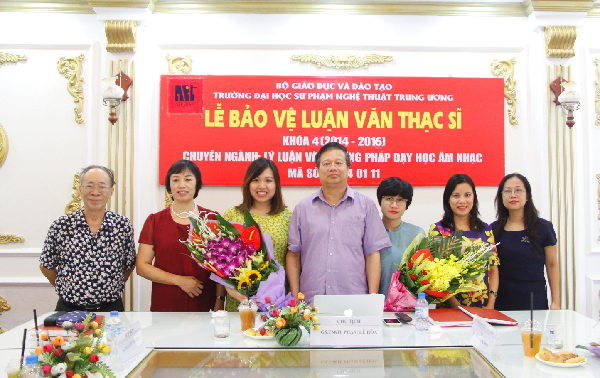 Lễ bảo vệ luận văn Thạc sĩ của hai học viên Nguyễn Thị Thu Trang và Nguyễn Thị Quỳnh Mai