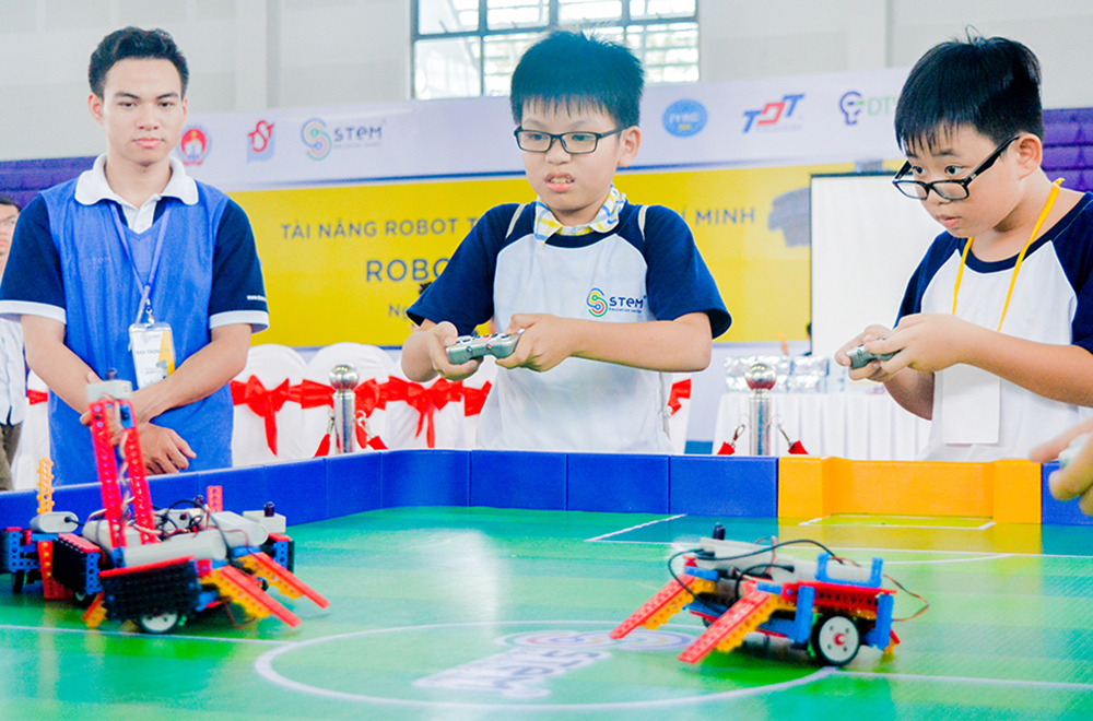 Đại học Tôn Đức Thắng chung sức vun đắp tài năng Robot Thành phố Hồ Chí Minh