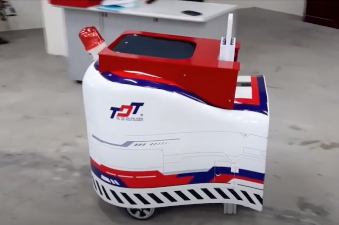 Robot khử khuẩn của sinh viên Đại học Tôn Đức Thắng xuất cảnh ra thế giới