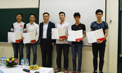 23 Sinh viên được nhận chứng chỉ hoàn thành khóa học Ứng dụng thuật toán do Học viện Công nghệ Bưu chính Viễn thông và Công ty Điện tử Samsung Việt Nam tổ chức