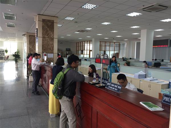 Công sở ngày đầu năm: Nơi tất bật, chỗ vắng khách