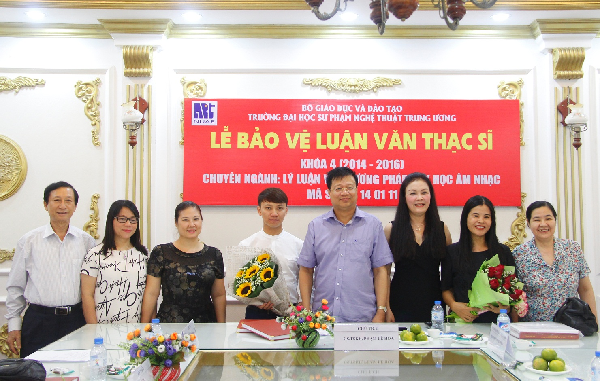 Lễ bảo vệ luận văn Thạc sĩ của hai học viên Vũ Thanh Xuân và Dương Thùy Anh