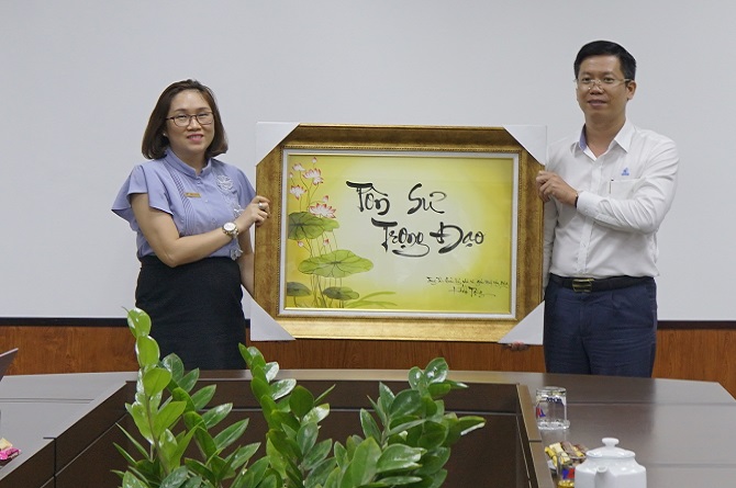 Trung tâm quản lý nhà và giám định xây dựng thăm và làm việc với Đại học Tôn Đức Thắng
