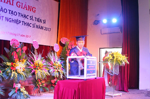 Lễ Khai giảng các khóa đào tạo thạc sĩ, tiến sĩ và trao bằng tốt nghiệp thạc sĩ năm 2017