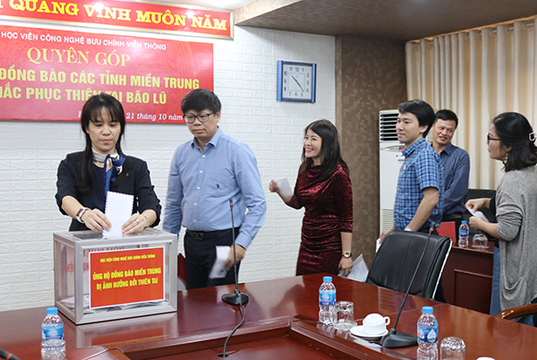 Học viện Công nghệ Bưu chính Viễn thông quyên góp ủng hộ đồng bào các tỉnh miền Trung