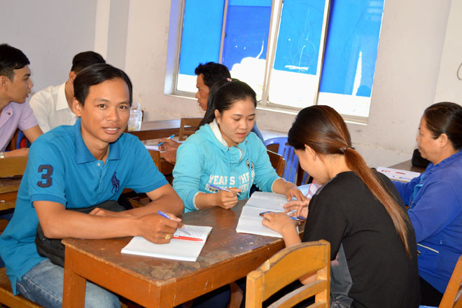 Cử nhân, thạc sĩ thất nghiệp: Học lại nghề để kiếm việc