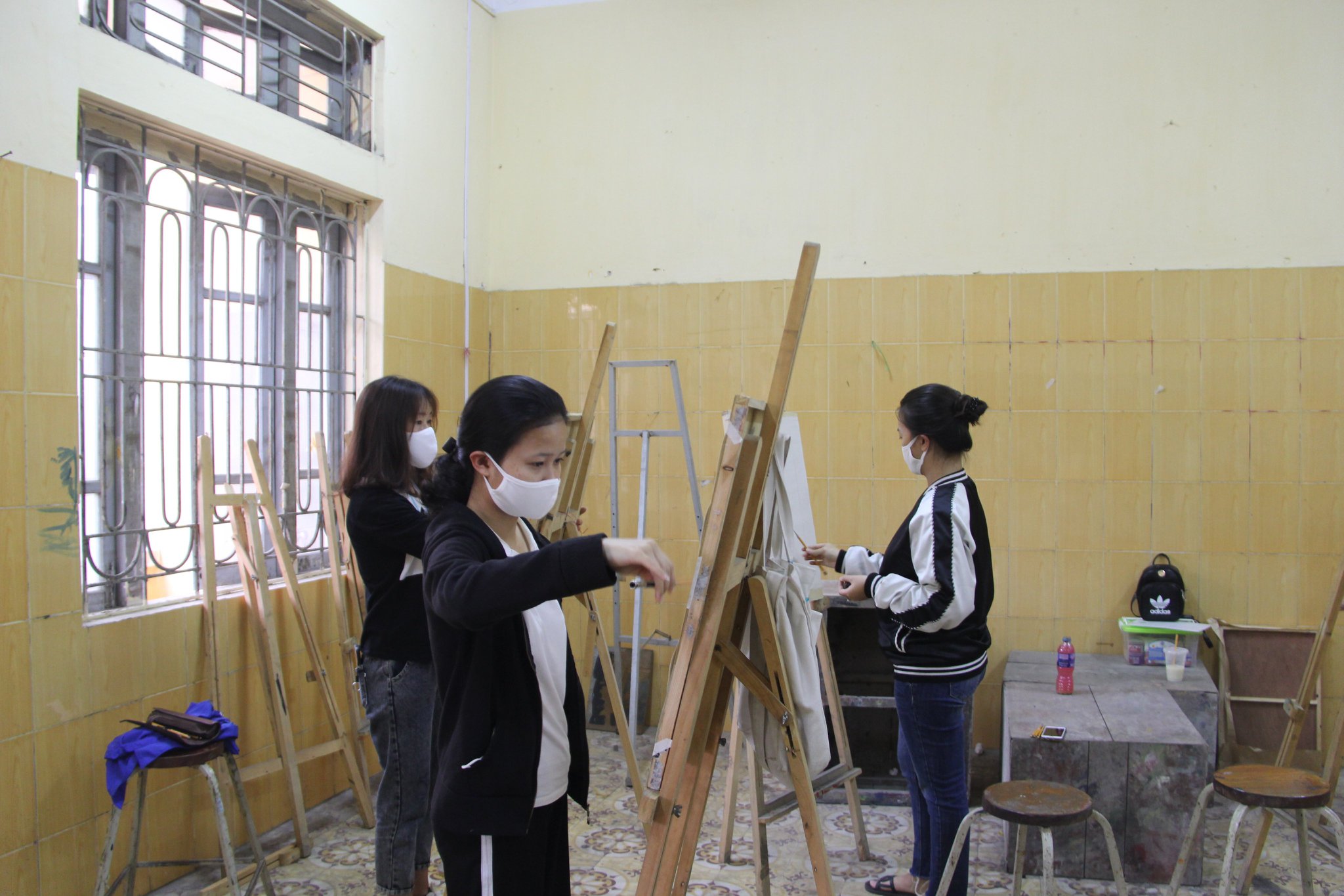 SINH VIÊN NUAE HÁO HỨC, YÊN TÂM TRỞ LẠI TRƯỜNG SAU KỲ NGHỈ PHÒNG TRÁNH DỊCH COVID - 19