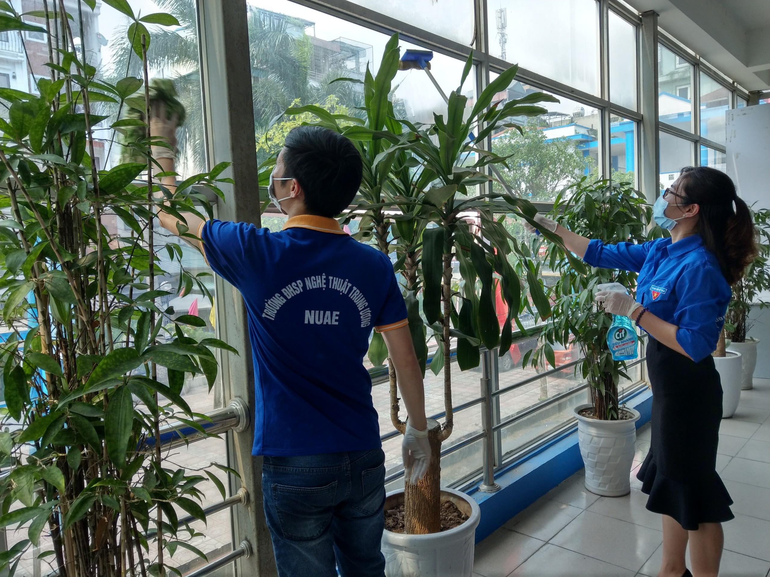 Đoàn Thanh niên NUAE góp sức trẻ chung tay phòng, chống dịch Covid -19